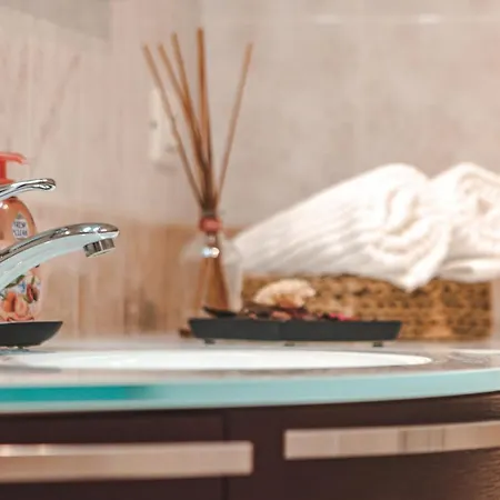 The House Of Joy - Luminoso - Clima - Balcone Apartman